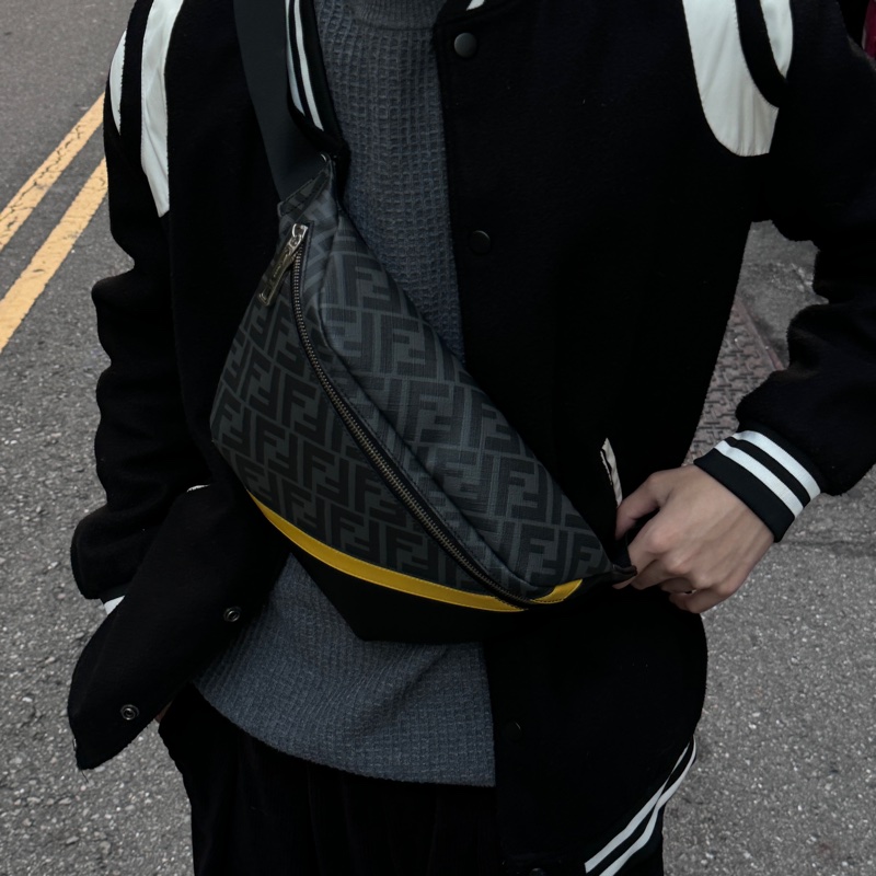 （極新🎁） FENDI 新款 經典老花 胸/腰包 專櫃8萬多！-4