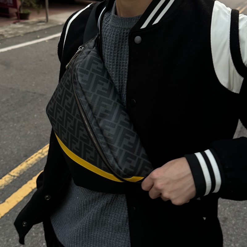 （極新🎁） FENDI 新款 經典老花 胸/腰包 專櫃8萬多！-5