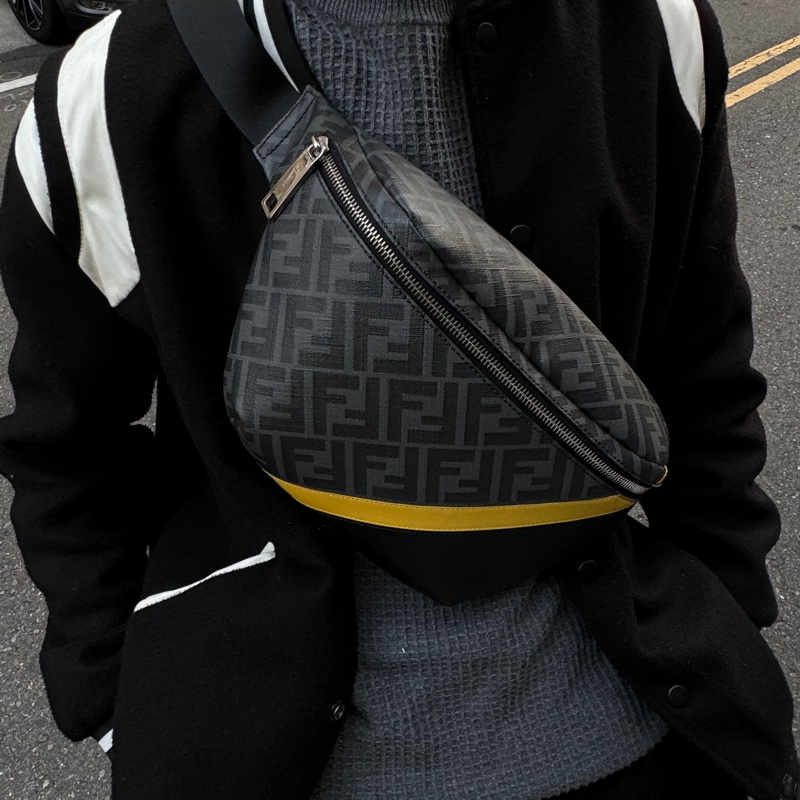 （極新🎁） FENDI 新款 經典老花 胸/腰包 專櫃8萬多！-6