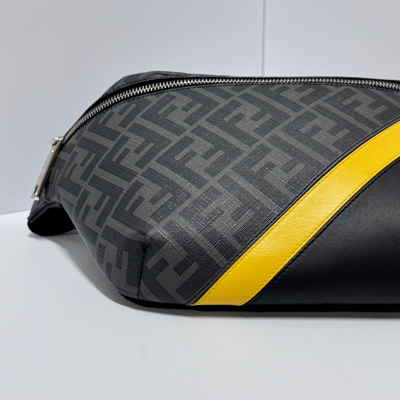 （極新🎁） FENDI 新款 經典老花 胸/腰包 專櫃8萬多！-14