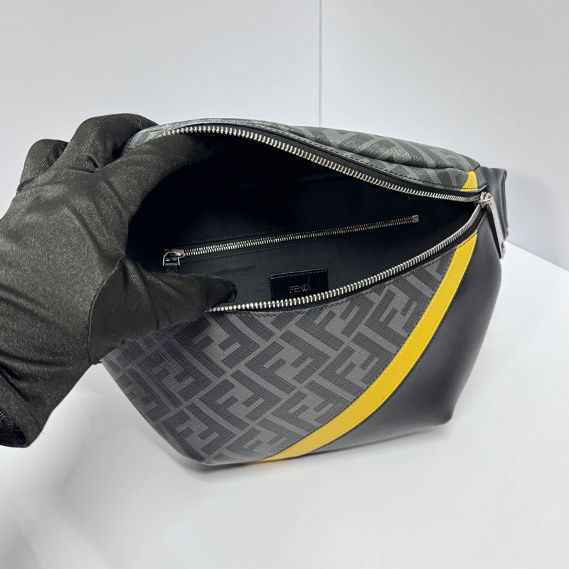 （極新🎁） FENDI 新款 經典老花 胸/腰包 專櫃8萬多！-16
