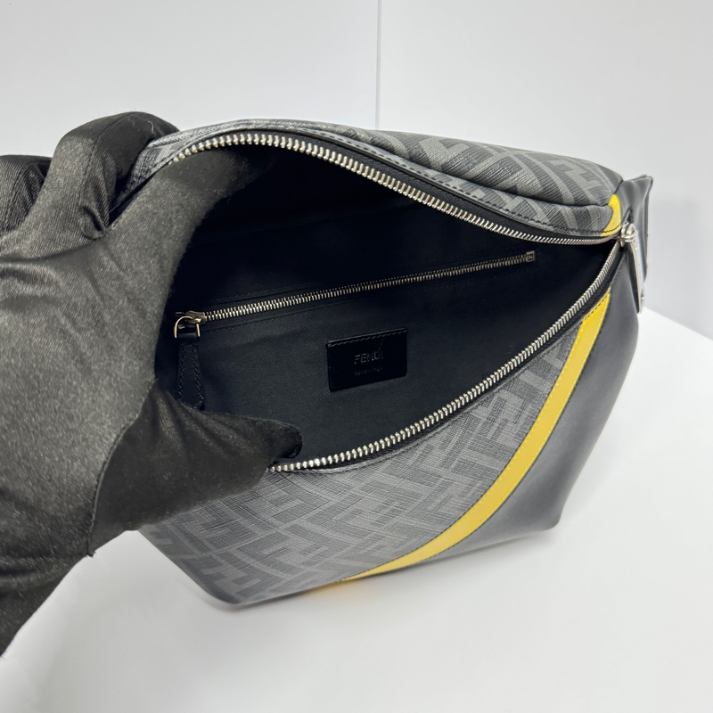 （極新🎁） FENDI 新款 經典老花 胸/腰包 專櫃8萬多！-17