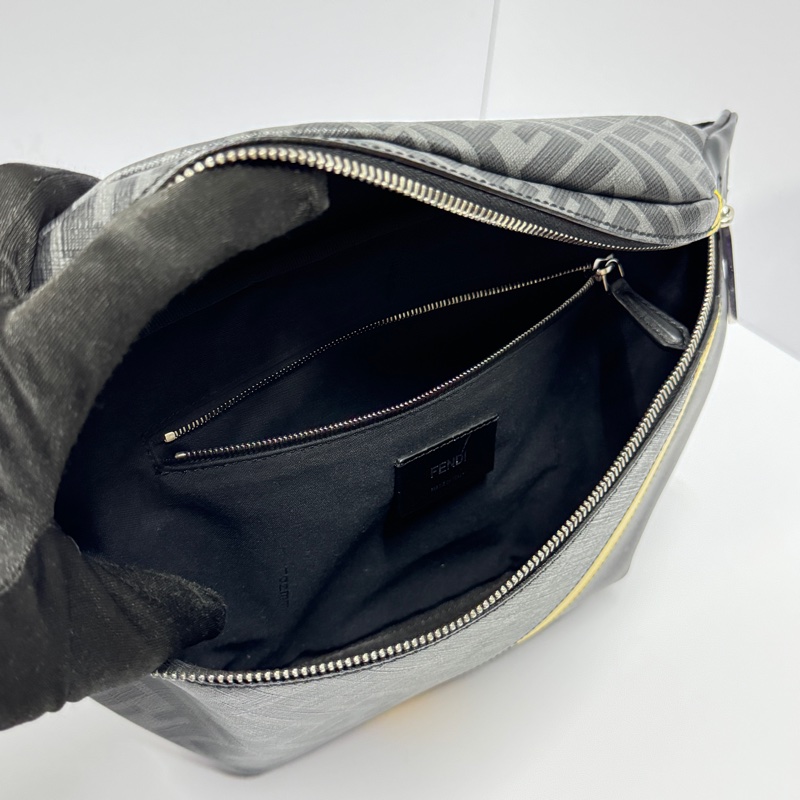 （極新🎁） FENDI 新款 經典老花 胸/腰包 專櫃8萬多！-19