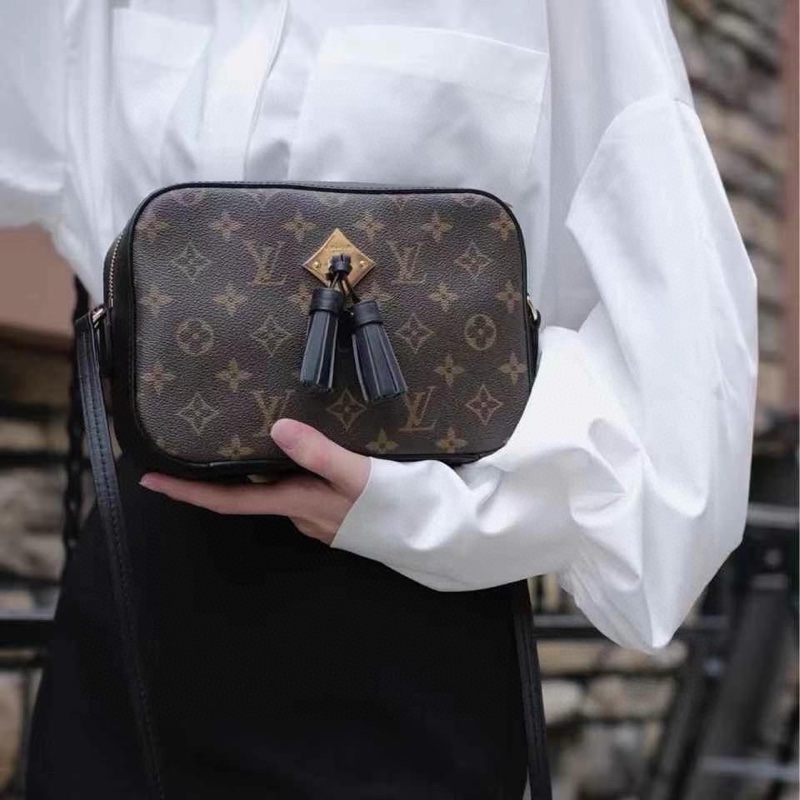 LV Saintonge老花拼黑色牛皮流蘇相機包-7