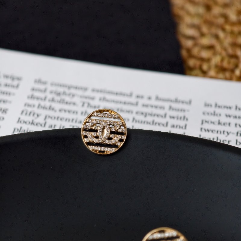 Chanel 香奈儿 双c带钻耳钉-3