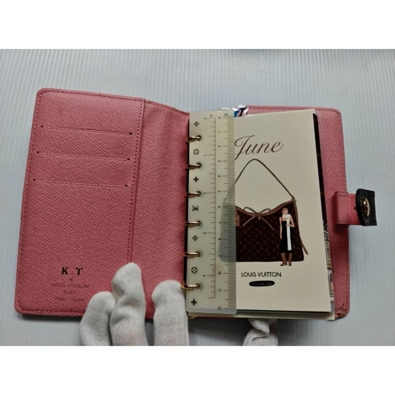 LOUIS VUITTON 路易威登稀有門童貴婦版筆記本 絕版老花A7筆記本-4