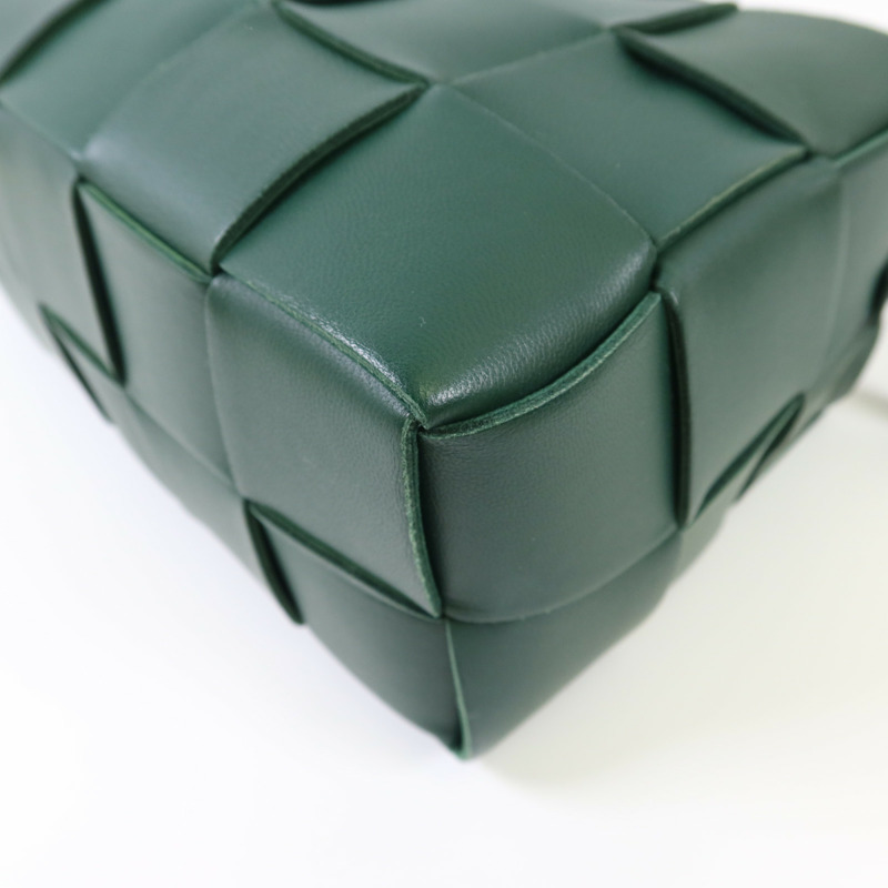 BOTTEGA VENETA 牛皮皮革Brick Cassette金扣肩背袋-10