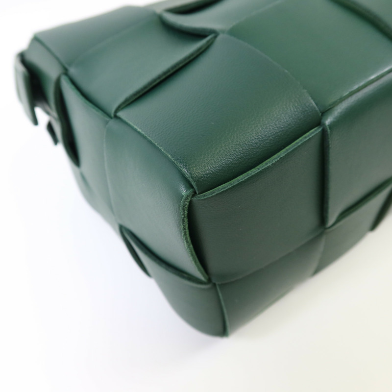 BOTTEGA VENETA 牛皮皮革Brick Cassette金扣肩背袋-11