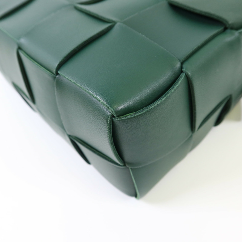 BOTTEGA VENETA 牛皮皮革Brick Cassette金扣肩背袋-12