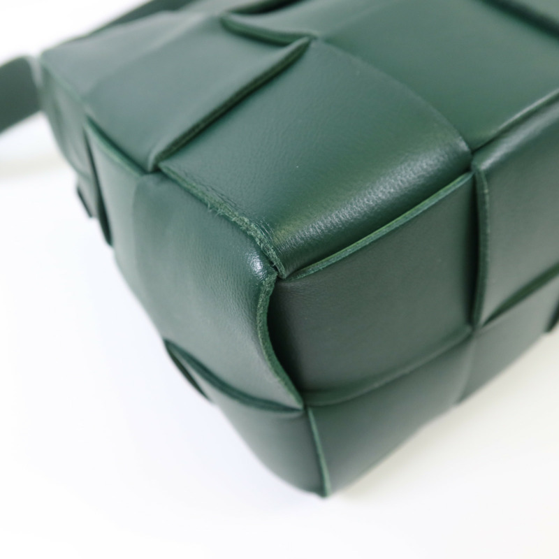 BOTTEGA VENETA 牛皮皮革Brick Cassette金扣肩背袋-13