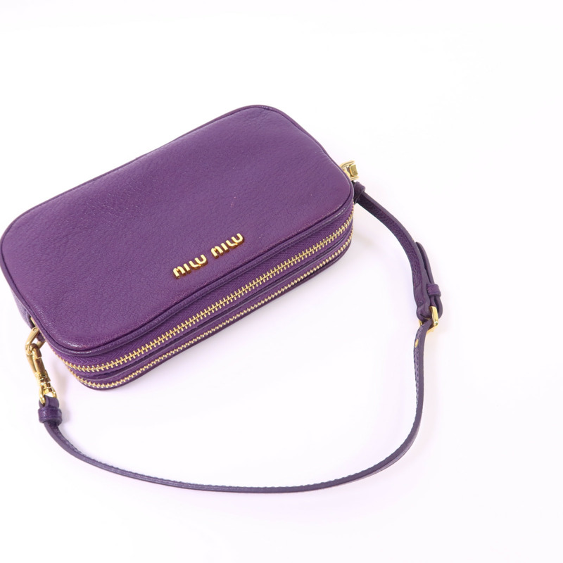 Miu Miu 牛皮皮革Handbag金扣手挽袋-4