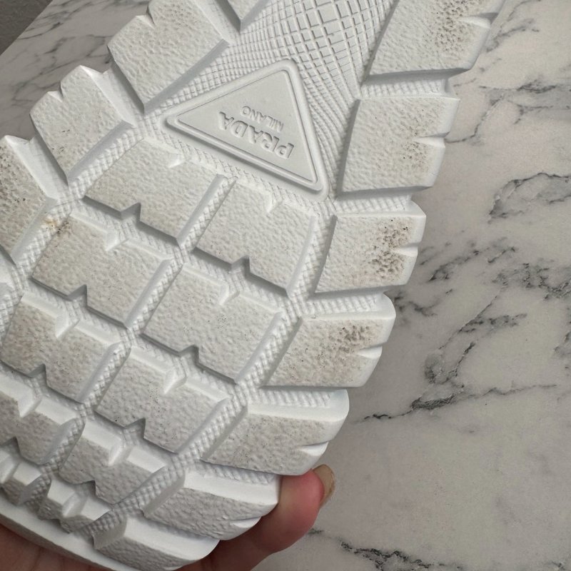 PRADA 奶茶色尼龍高筒運動鞋-11