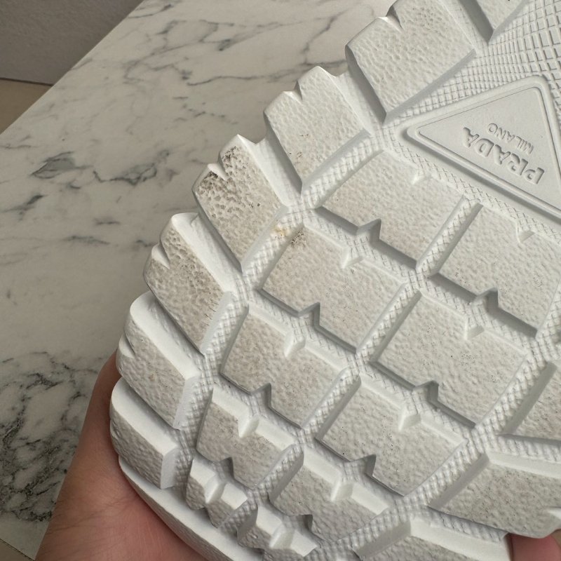 PRADA 奶茶色尼龍高筒運動鞋-12