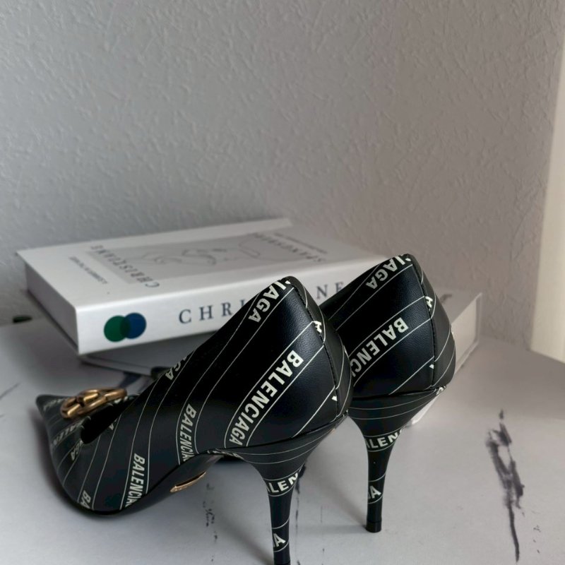 Gucci聯名巴黎世家尖頭高跟鞋-1