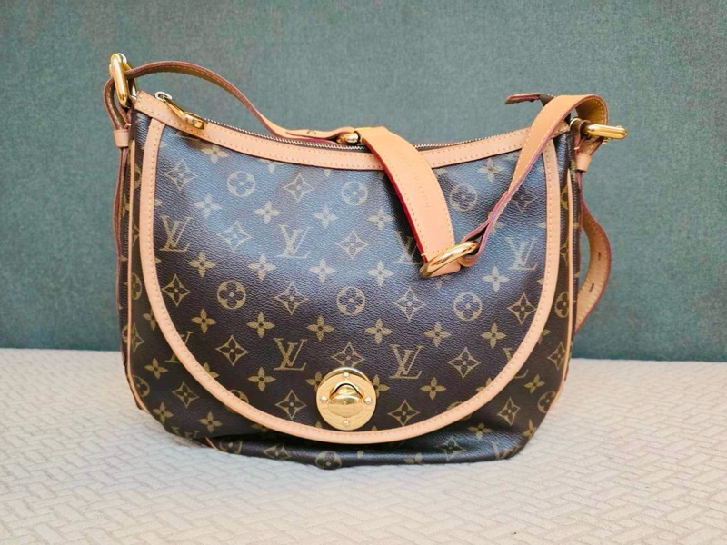 Louis Vuitton Monogram Tulum金扣肩背袋-1