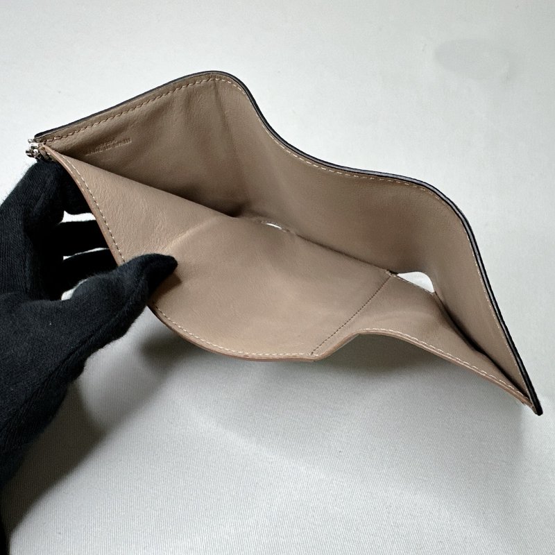 LOEWE Anagram沙色三短夾-7