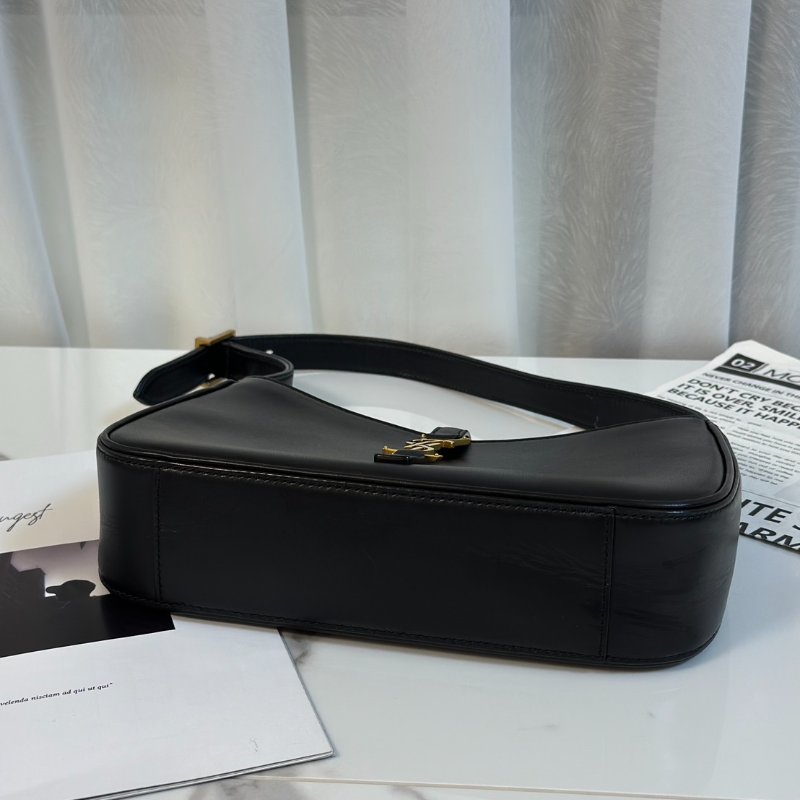 YSL Le 5 A 7滑面牛皮腋下Hobo - 黑金-5