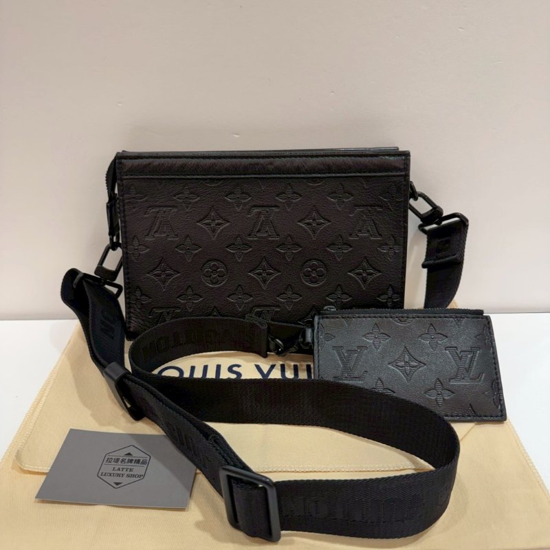 LV 全皮壓紋 斜背包/側背包 M81115 9成新-0