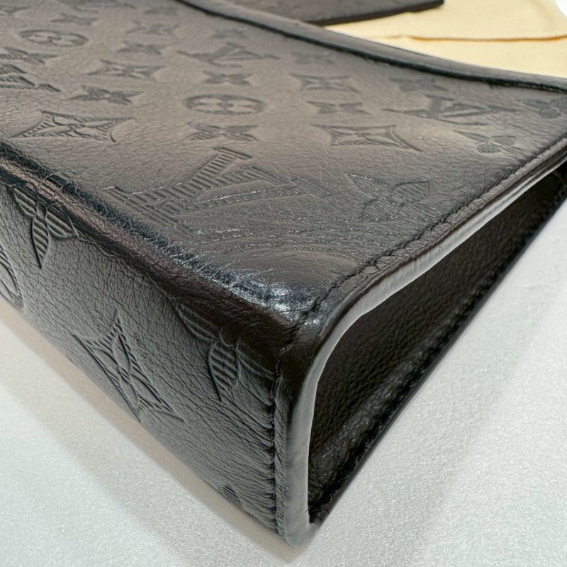 LV 全皮壓紋 斜背包/側背包 M81115 9成新-2