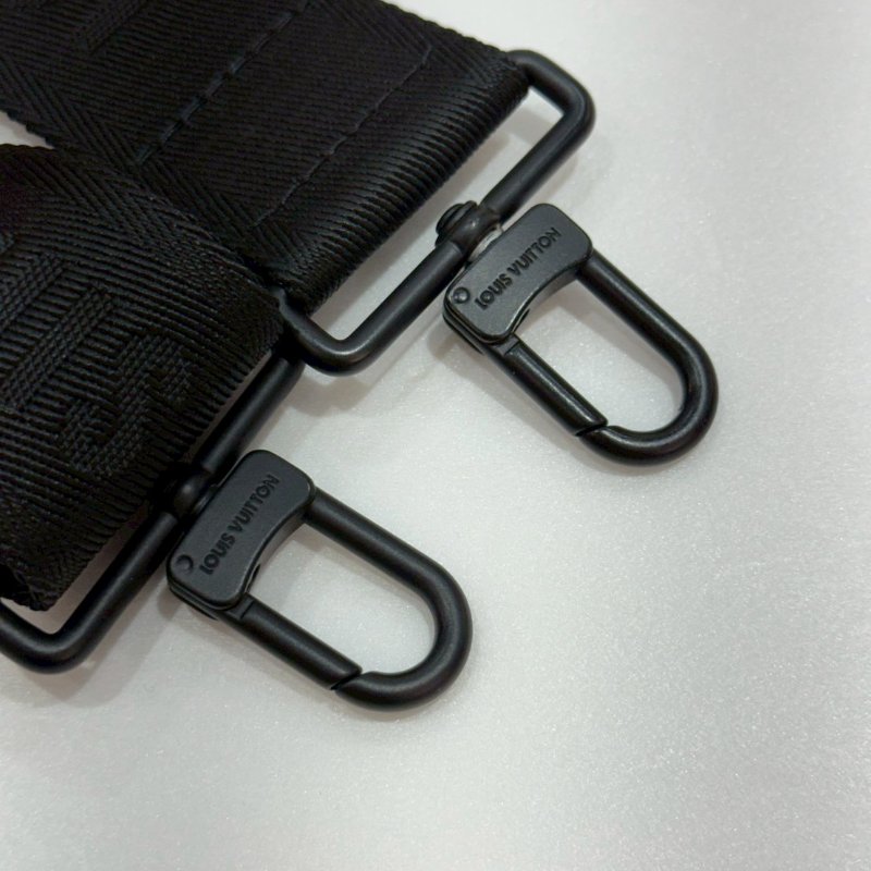 LV 全皮壓紋 斜背包/側背包 M81115 9成新-9