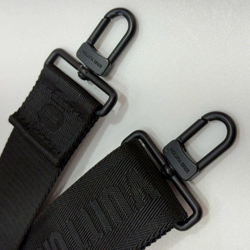 LV 全皮壓紋 斜背包/側背包 M81115 9成新-10