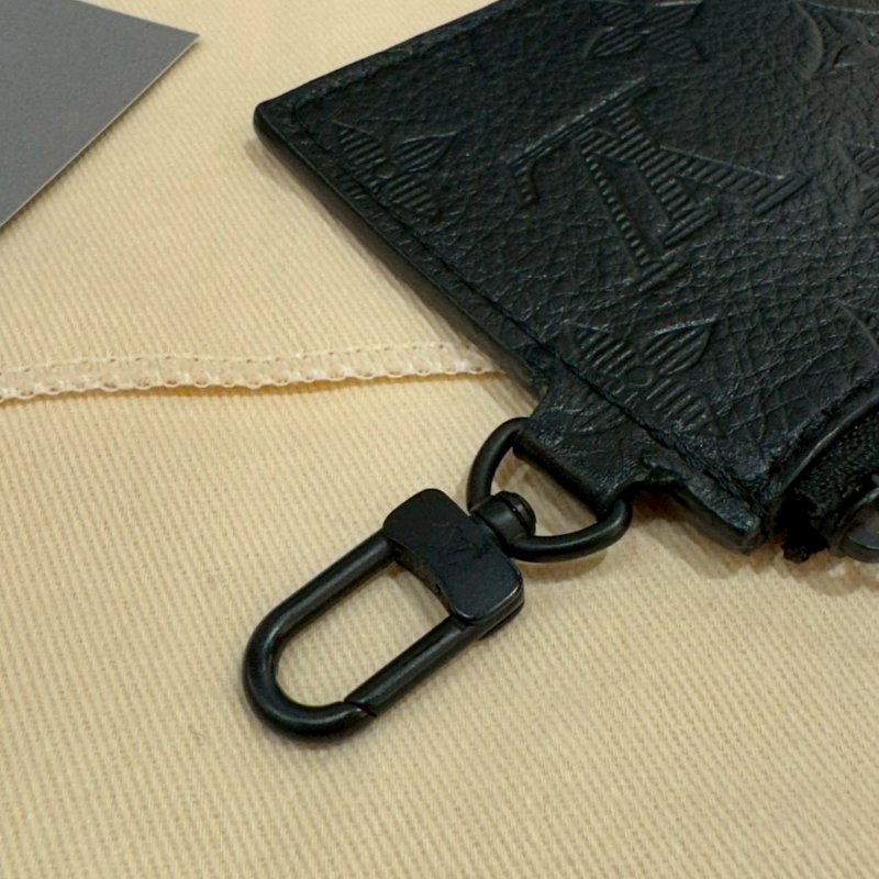 LV 全皮壓紋 斜背包/側背包 M81115 9成新-16