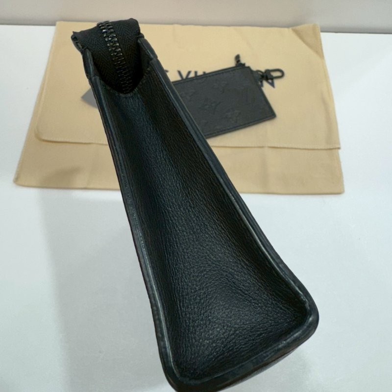 LV 全皮壓紋 斜背包/側背包 M81115 9成新-18