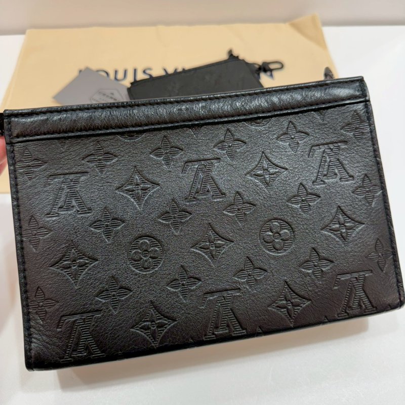 LV 全皮壓紋 斜背包/側背包 M81115 9成新-20