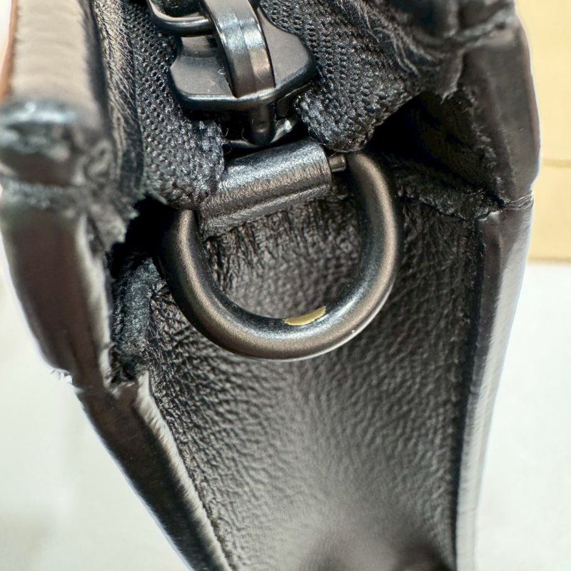 LV 全皮壓紋 斜背包/側背包 M81115 9成新-21