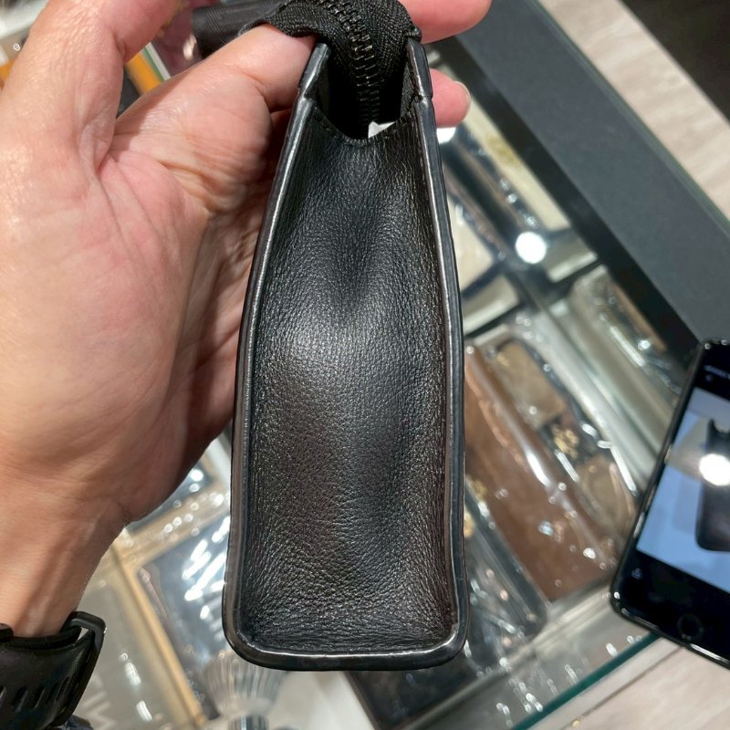 LV 全皮壓紋 斜背包/側背包 M81115 9成新-25