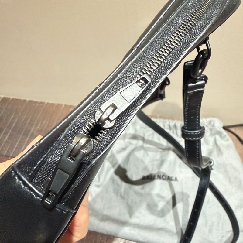 BALENCIAGA巴黎世家 菱格紋斜挎小包/手機包-6