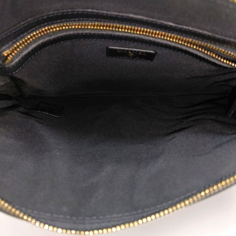 CHANEL 黑色荔枝紋牛皮絎縫V紋手拿包 金色五金 25開-6