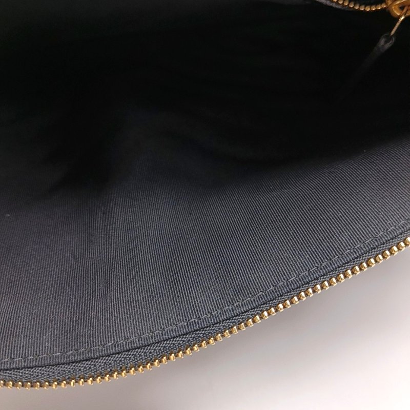 CHANEL 黑色荔枝紋牛皮絎縫V紋手拿包 金色五金 25開-7