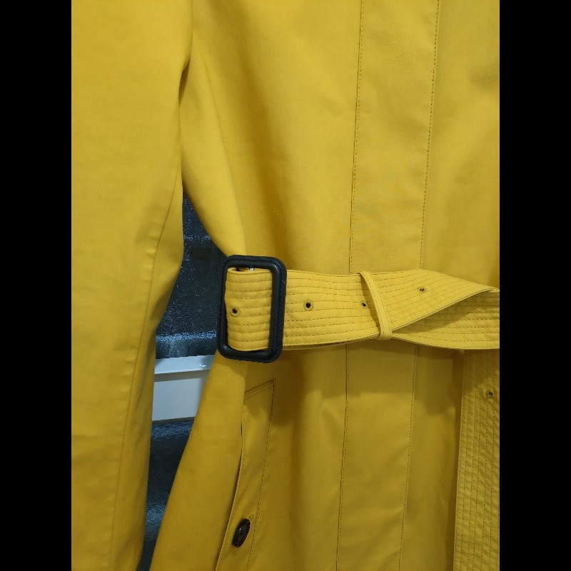 Burberry 黃色單排黑釦風衣-3