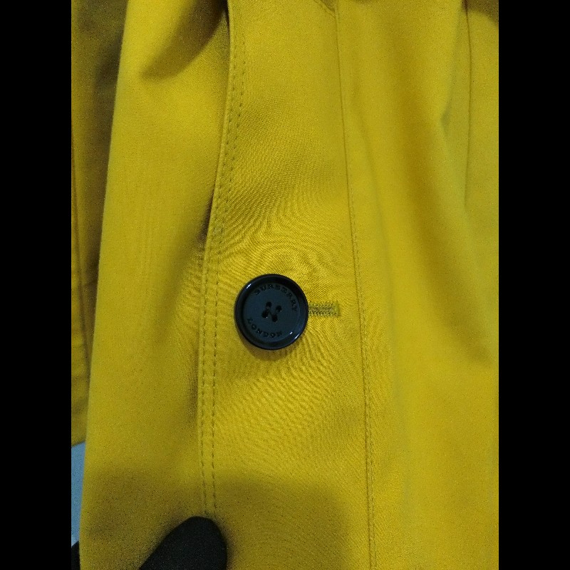 Burberry 黃色單排黑釦風衣-5