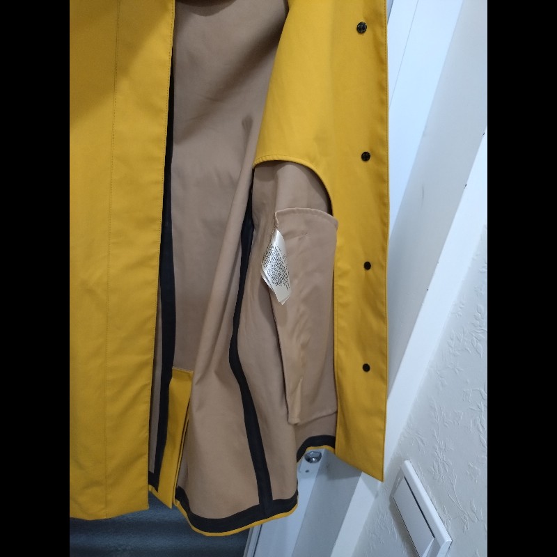 Burberry 黃色單排黑釦風衣-6