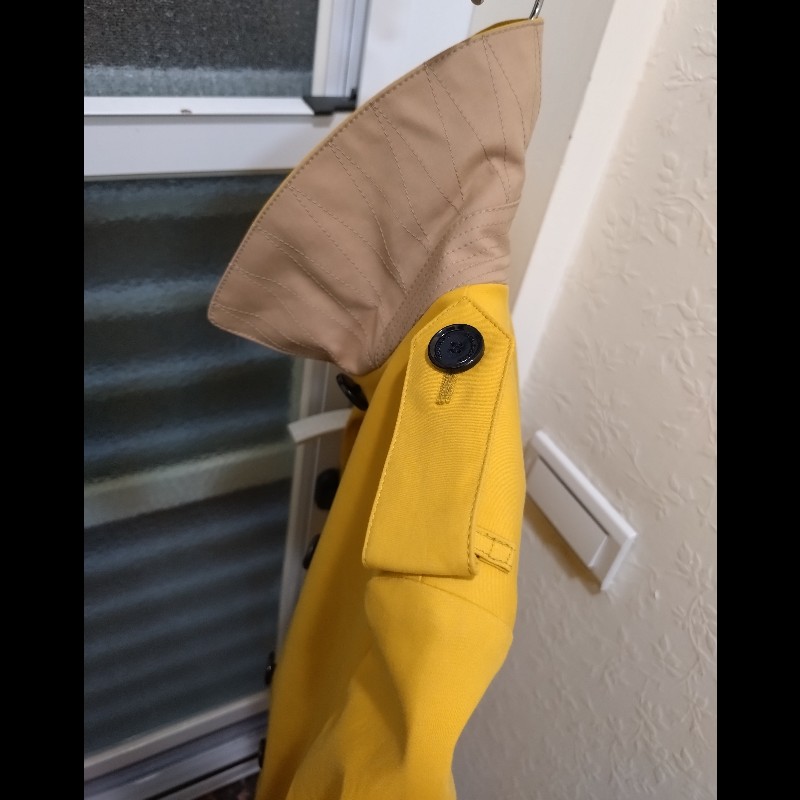 Burberry 黃色單排黑釦風衣-7