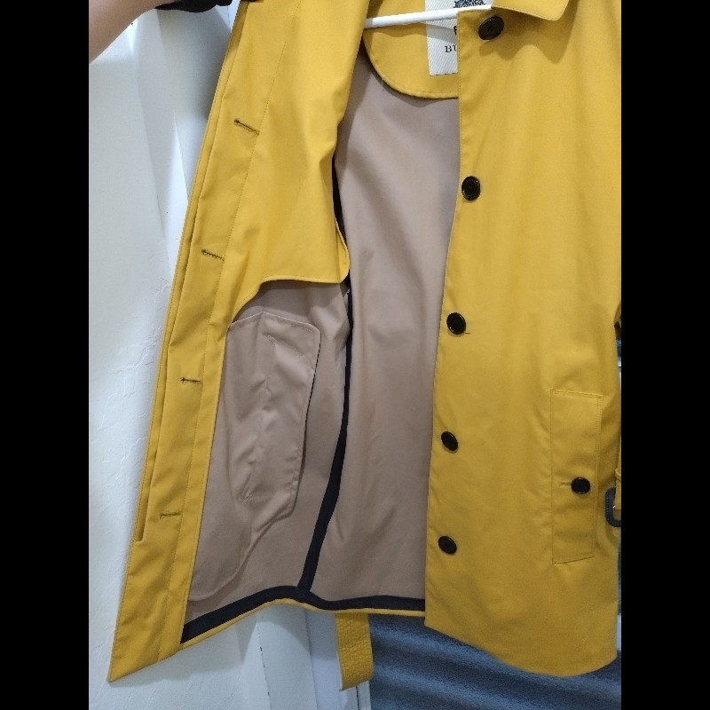 Burberry 黃色單排黑釦風衣-8