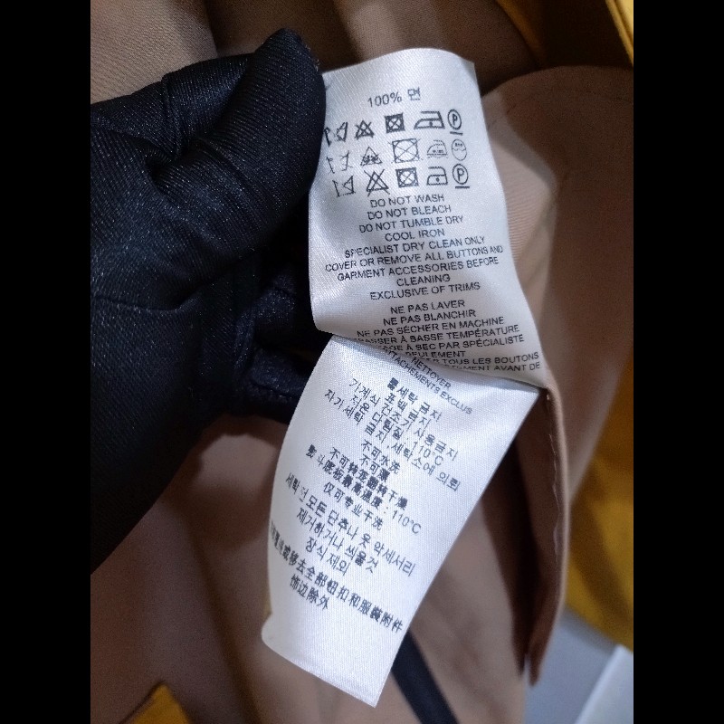 Burberry 黃色單排黑釦風衣-13