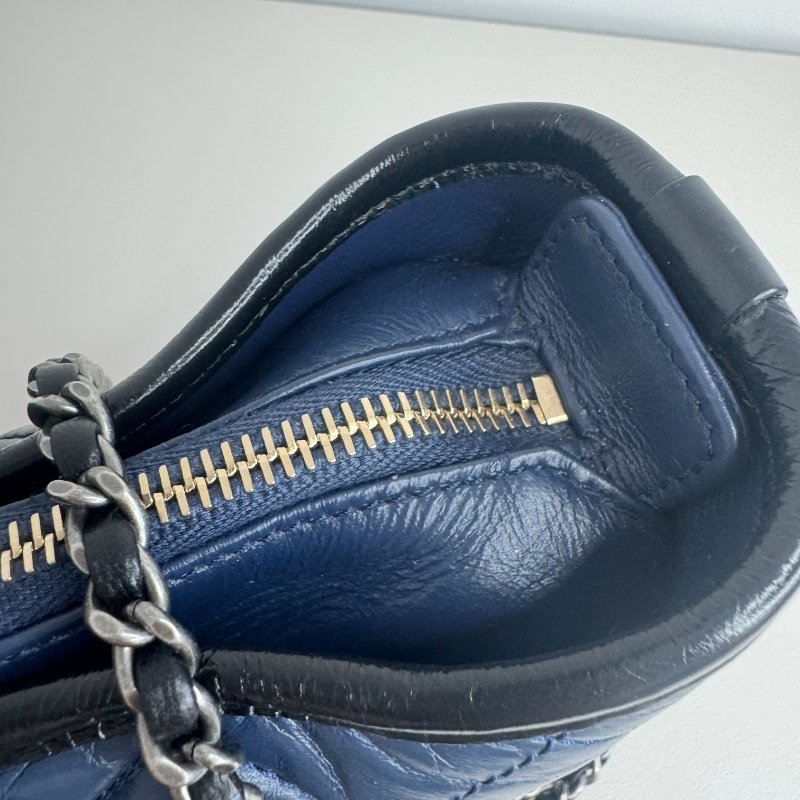 Chanel香奈兒 藍黑拼色流浪包 小號 25開無卡 經典菱格紋牛皮-17