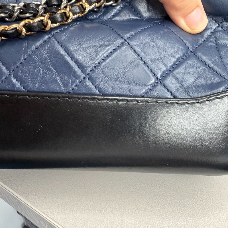 Chanel香奈兒 藍黑拼色流浪包 小號 25開無卡 經典菱格紋牛皮-26
