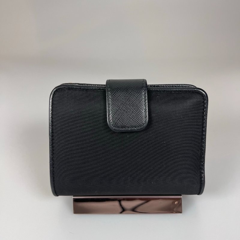 PRADA 黑色尼龍釦式短夾-1