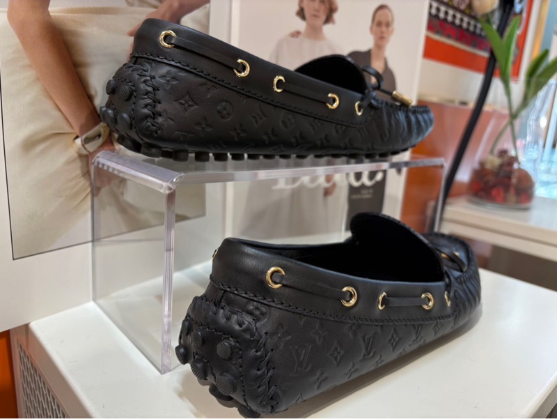 路易威登Lv老花全皮壓印浮雕皮鞋休閑豆豆鞋黑色36.5碼 98新-1