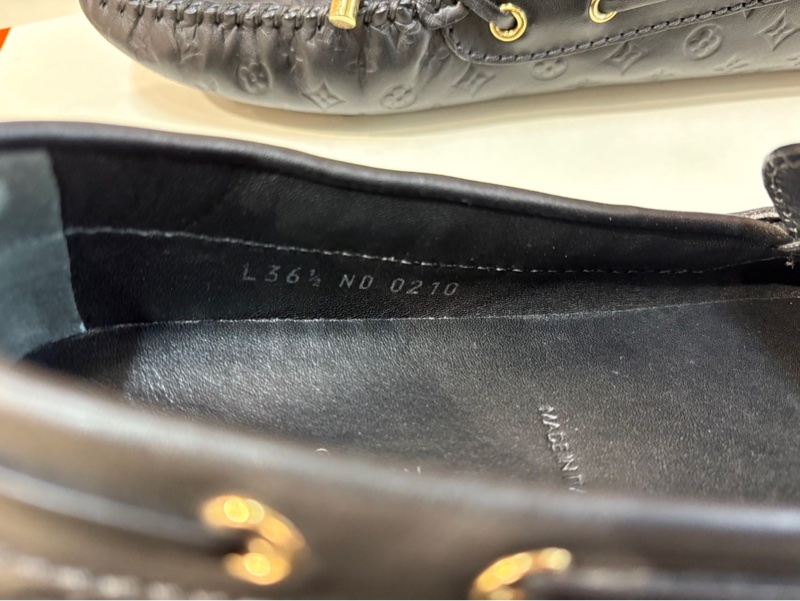 路易威登Lv老花全皮壓印浮雕皮鞋休閑豆豆鞋黑色36.5碼 98新-7