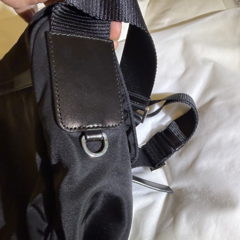 Prada 黑色尼龍側背包-3