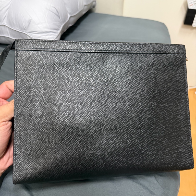 Lv TAIGA牛皮拉鍊手拿包（M30547）-1