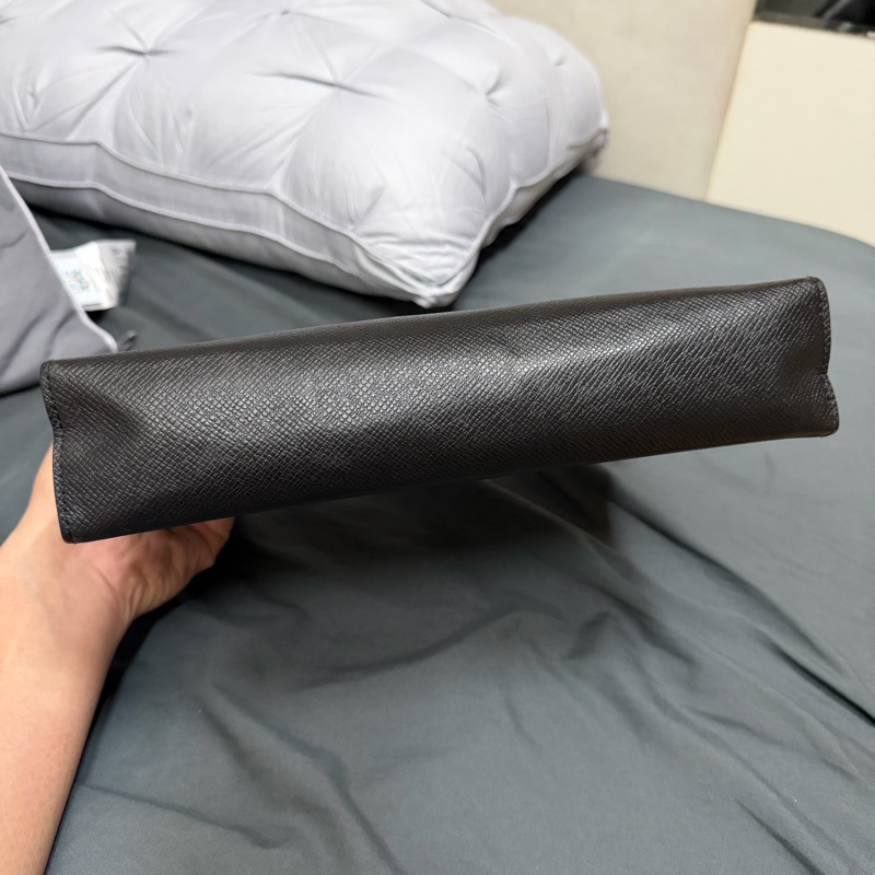 Lv TAIGA牛皮拉鍊手拿包（M30547）-3