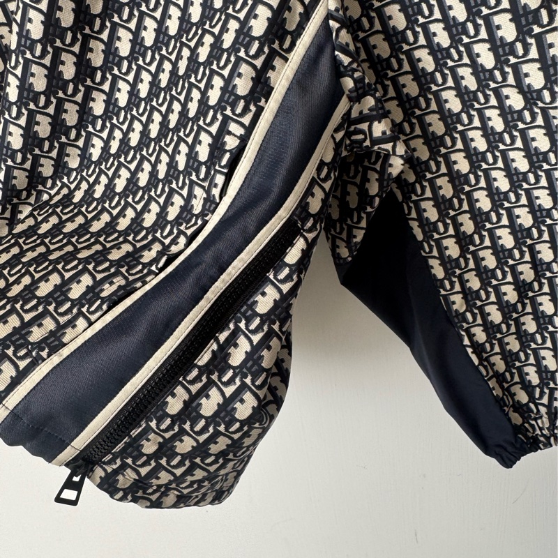 Dior滿版老花上衣-5