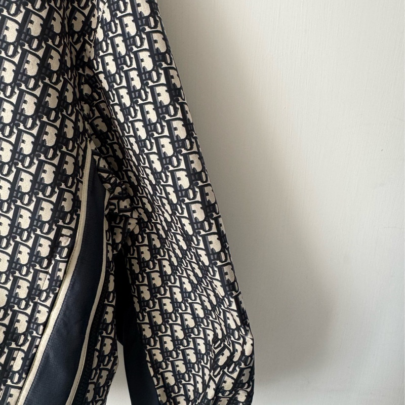 Dior滿版老花上衣-6