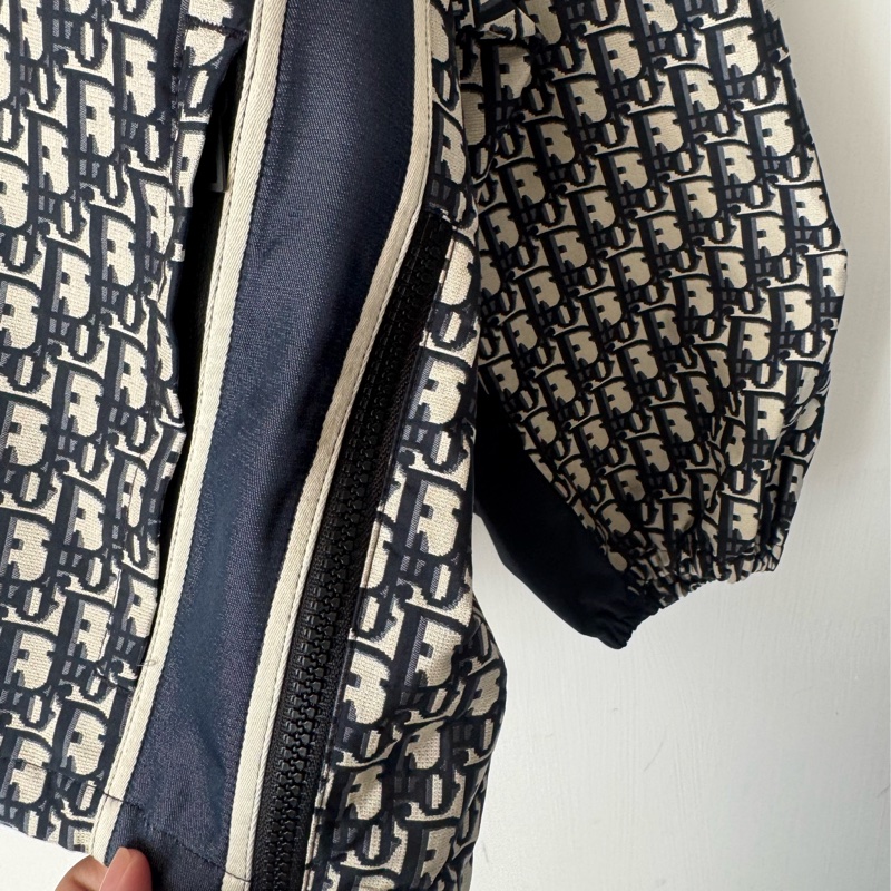 Dior滿版老花上衣-12